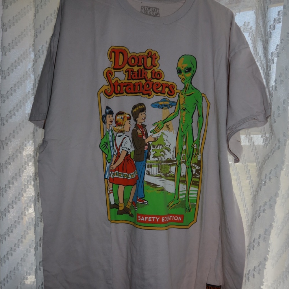 Don't Talk to Strangers Graphic Tee - Light Pink